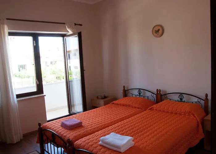 Laura's Facing The Garden 아파트 포레치