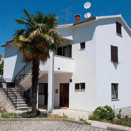 Apartment Laura's Facing The Garden Porec